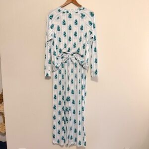 Mary Square Pajama Set Womens XS Blue White Christmas Tree in Chinoiserie Vase